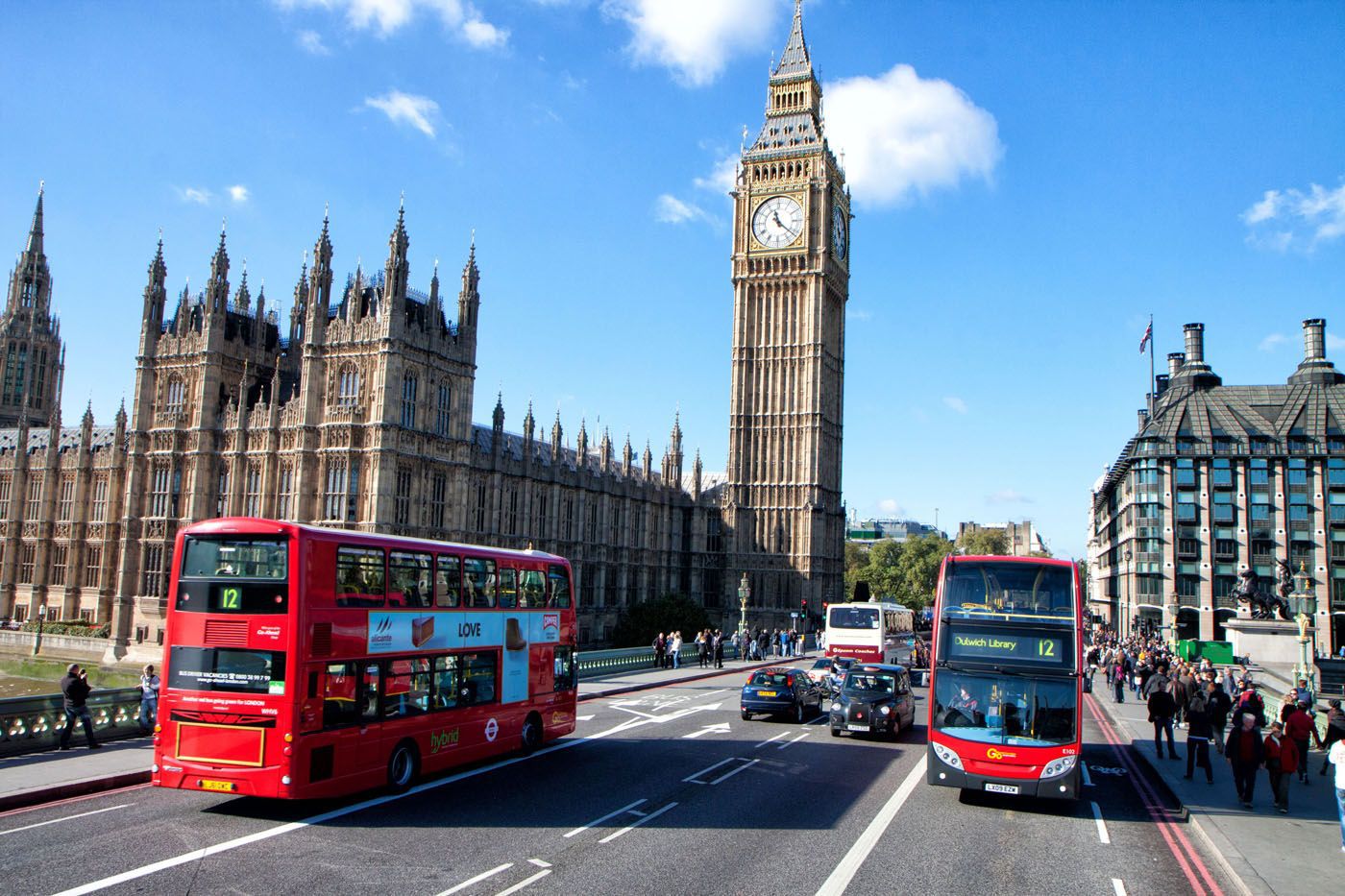 You are currently viewing Why is the UK growing in popularity among international students?